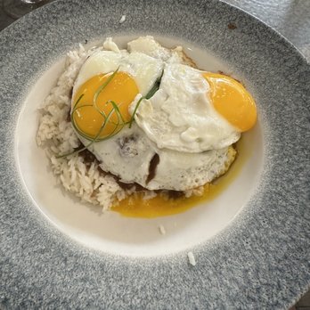 Deck. - Paniolo Loco Moco - Hawaiian Near Me - Honolulu, Hawaii Deck. - Paniolo Loco Moco - Hawaiian Near Me - Honolulu, Hawaii