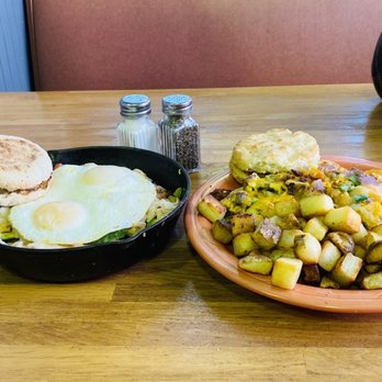 J Christopher's - Smoked turkey skillet and three meat omelette - New American Near Me - Savannah, Georgia J Christopher's - Smoked turkey skillet and three meat omelette - New American Near Me - Savannah, Georgia