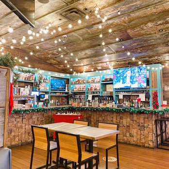 Bareburger - Edgewater - Bar Area // Interior - Burgers Near Me - Edgewater, New Jersey