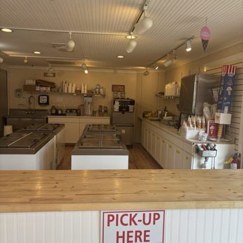 Big Daddy's - Interior - Ice Cream & Frozen Yogurt Near Me - Ogunquit, Maine