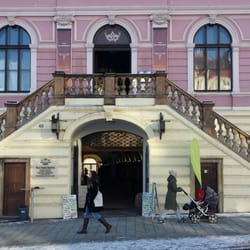 The Kathmandu Nepali Restaurant - Restaurace se nachází nahoře na schodech.