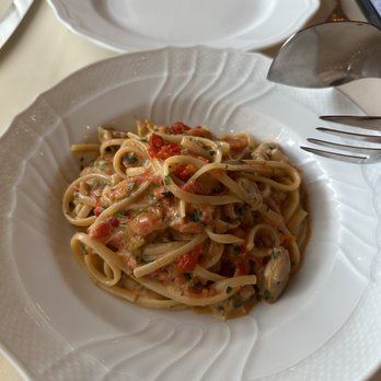 Torrisi - linguini in pink manhattan clam sauce - Italian Near Me - New York, New York Torrisi - linguini in pink manhattan clam sauce - Italian Near Me - New York, New York