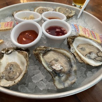 Common Restaurant  - Oysters - Cocktail Bars Near Me - Savannah, Georgia