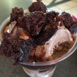 Baskin Robbins - layered brownie sundae