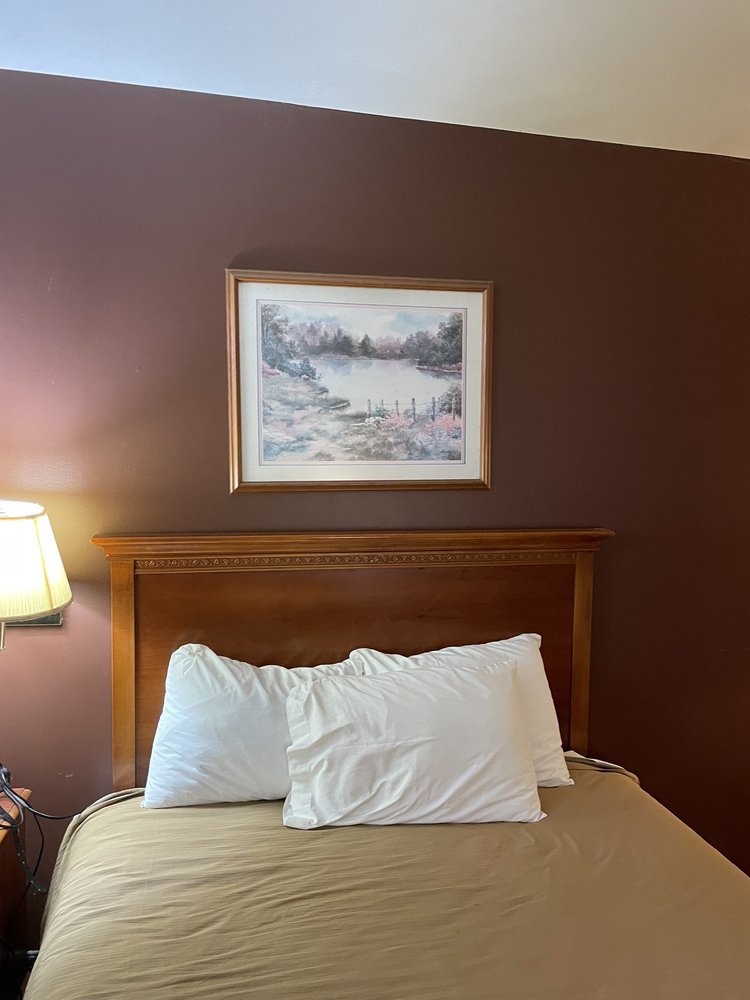 BRASS DOOR MOTEL Updated June 2024 19 Photos 621 E Main St, Gassville, Arkansas Hotels