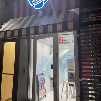 Soft Swerve - Front - Ice Cream & Frozen Yogurt Near Me - New York, New York Soft Swerve - Front - Ice Cream & Frozen Yogurt Near Me - New York, New York