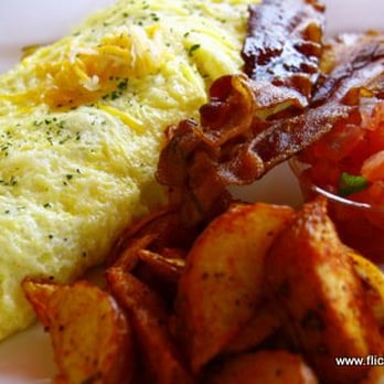 Island Lava Java - Omelette & Bacon with Roasted Potatoes - American Near Me - Kailua Kona, Hawaii Island Lava Java - Omelette & Bacon with Roasted Potatoes - American Near Me - Kailua Kona, Hawaii