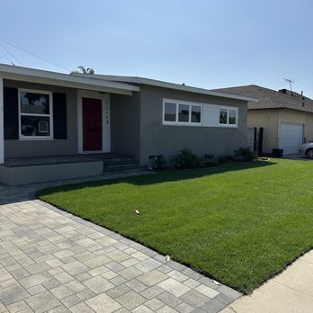 D Landscape & Hardscape - Front lawn and flower bed. - Landscaping Near Me
