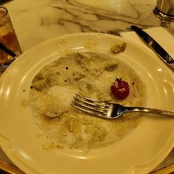 Les Garnements - What's left of cheese Ravioli with truffle sauce
