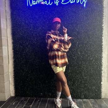 The Oakmont - Instagram picture wall - American Near Me - Indianapolis, Indiana