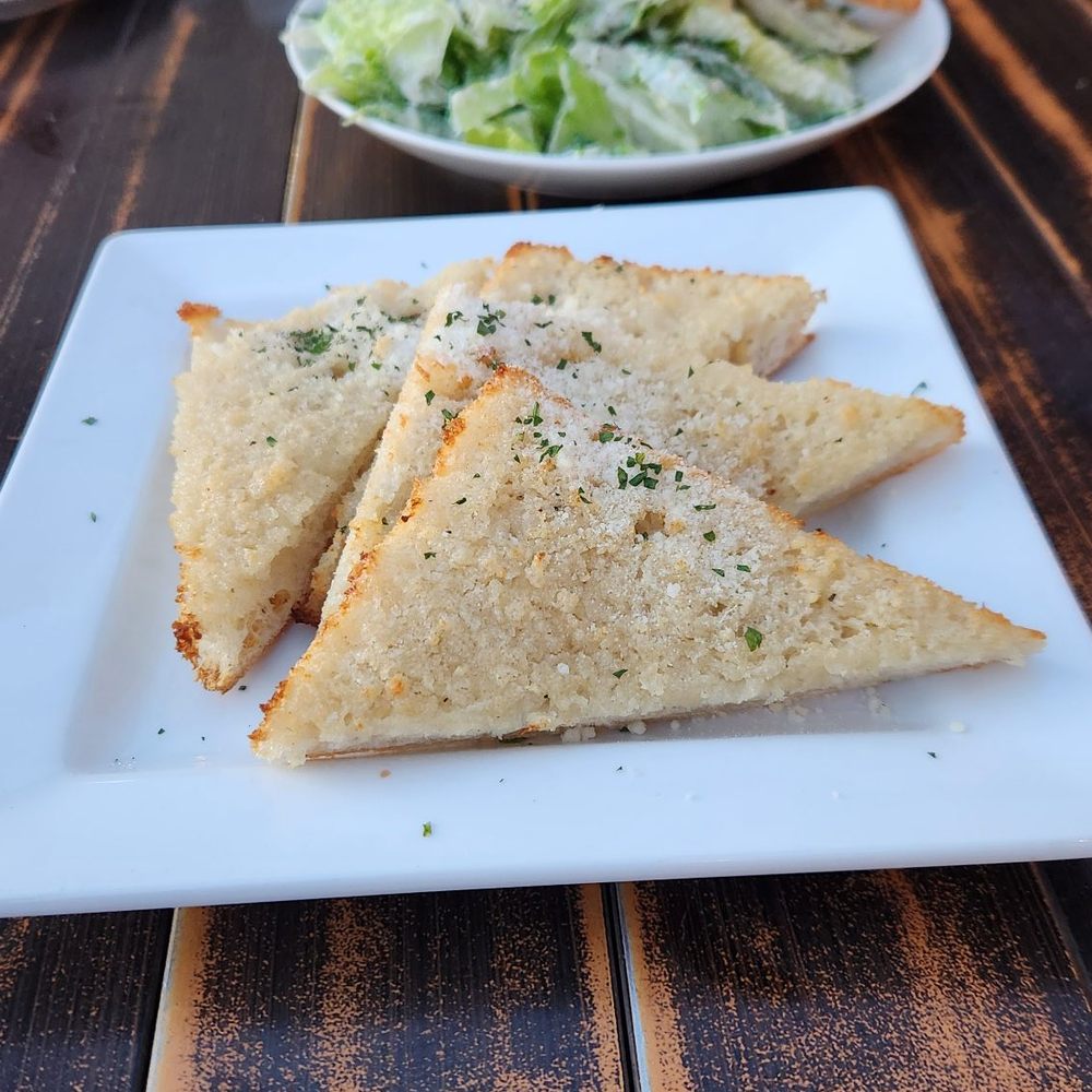 Fabiani's - Garlic bread and Cesar salad - Italian Near Me - Kihei, Hawaii Fabiani's - Garlic bread and Cesar salad - Italian Near Me - Kihei, Hawaii