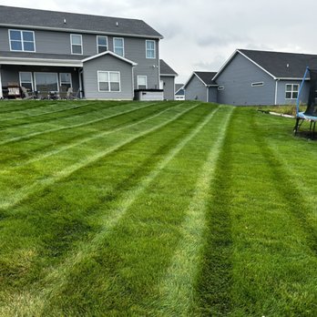 Alvarez Lawn Maintenance  - Lawn mowing - Lawn Services Near Me