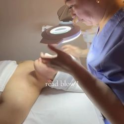 Ruthy Spa - Analyzing the skin