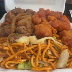 Panda Bowl - Chow mein, orange chicken and potato chicken