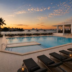 Bird Key Yacht Club