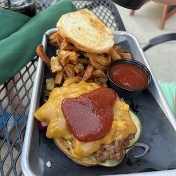 Fiddler's Hearth - Kids burger with homemade ketchup - Irish Near Me - South Bend, Indiana Fiddler's Hearth - Kids burger with homemade ketchup - Irish Near Me - South Bend, Indiana