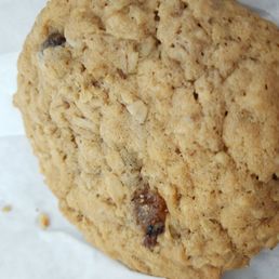 Oatmeal raisin cookie