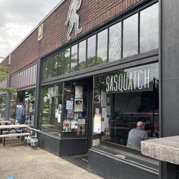 Hungry Sasquatch - Front entrance - Pizza Near Me - Vancouver, Washington