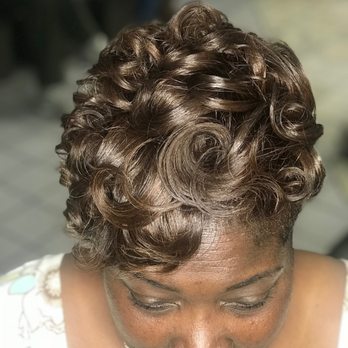Desi's Full Service Salon - Hair Salons Near Me - Chicago, Illinois