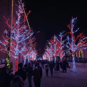 Budweiser Brewery Experience - Holiday lights - Beer Tours Near Me - Saint Louis, Missouri Budweiser Brewery Experience - Holiday lights - Beer Tours Near Me - Saint Louis, Missouri