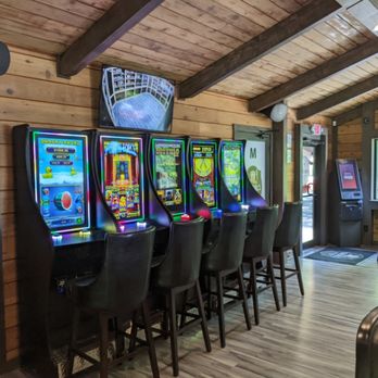 Churchill’s Lounge - a row of slot machines - Lounges Near Me - Delavan, Wisconsin