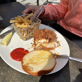 Yard House - Nashville Hot Chicken Sandwich - Bars Near Me - Glenview, Illinois Yard House - Nashville Hot Chicken Sandwich - Bars Near Me - Glenview, Illinois