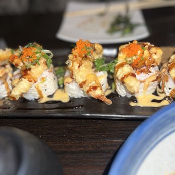 Sushi Hon - Dragon Roll - Sushi Bars Near Me - Los Angeles, California Sushi Hon - Dragon Roll - Sushi Bars Near Me - Los Angeles, California
