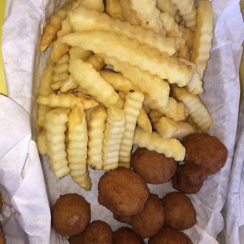 Al's Big Burger - Fries and fried mushrooms - Burgers Near Me - Albany, California