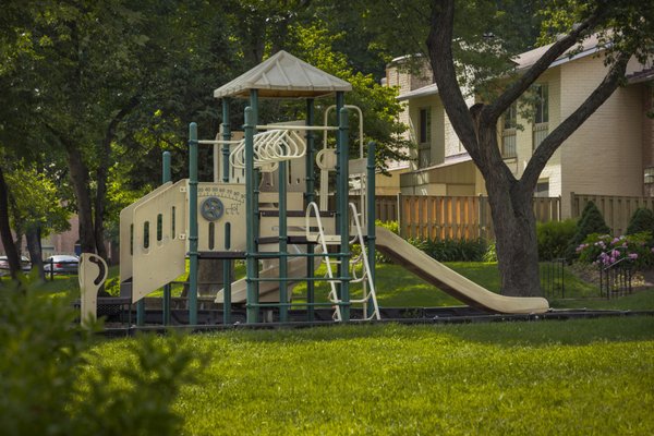 Londonderry Apartments by null