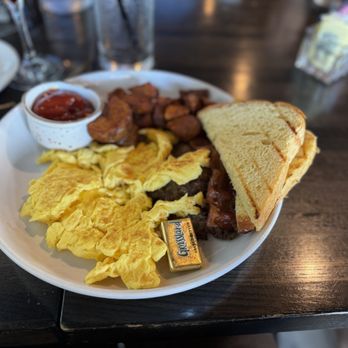 Oak 36 Bar & Kitchen - Bars Near Me - Savannah, Georgia