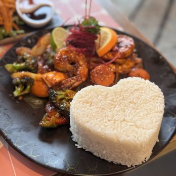 Chiang Rai Thai Kitchen and Bar - Cashew stir fry with shrimp (comes with steamed rice) - Thai Near Me - Markham, Ontario Chiang Rai Thai Kitchen and Bar - Cashew stir fry with shrimp (comes with steamed rice) - Thai Near Me - Markham, Ontario