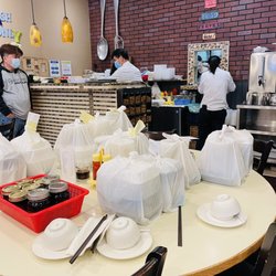 Chi's Congee & Noodle House - Chi's Congee & Noodle House - takeout order pickup area