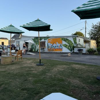 Kooks Cafe & Beach Bar - Lounges Near Me - Rye, New Hampshire