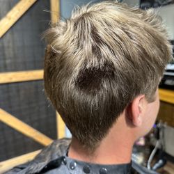 Gentlemen's Barbershop - This was taken to show me this "prank someone had pulled". A spot like this in my hair I don't think it would take 20 mins to say something.