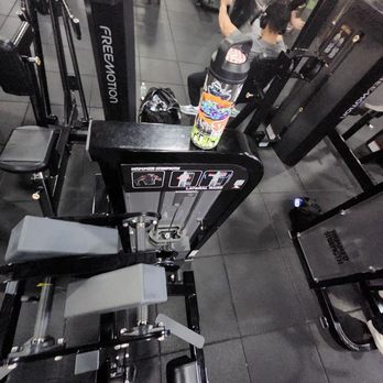 Legends Barbell - Shoulders and biceps - Interval Training Gyms Near Me - Oxnard, California