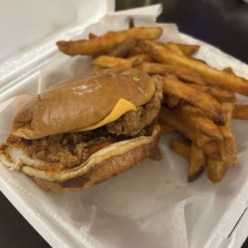 Mr Broast - Nashville Hot Sandwich - Burgers Near Me - Rosemont, Illinois
