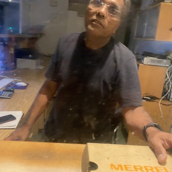 Chester Inn Motel - Worker who called his boss and denied us to rent a room - Hotels Near Me - Stanton, California