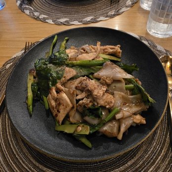Mana Thai Kitchen - Chicken pad see ew - Thai Near Me - Houston, Texas