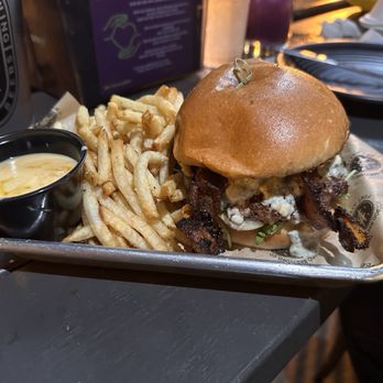 Voodoo Brewing - Good vibes bacon burger blue burger - Brewpubs Near Me - Fort Myers, Florida