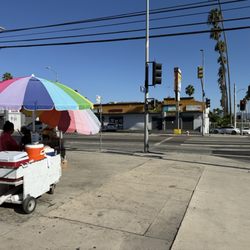 La Señora de Los Tamales - New location. Wilton and pico.
