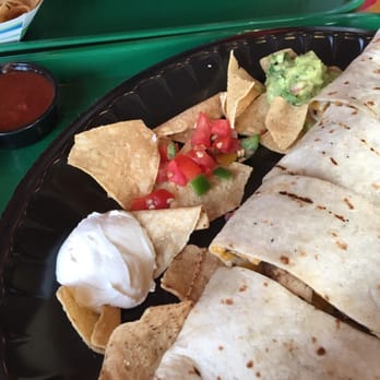 Senor Salsa - Oh thanks for ALL the chips you guys! Take note of the tortilla BARELY touching the grill. Terrible! - Mexican Near Me - Fairfield, Connecticut Senor Salsa - Oh thanks for ALL the chips you guys! Take note of the tortilla BARELY touching the grill. Terrible! - Mexican Near Me - Fairfield, Connecticut