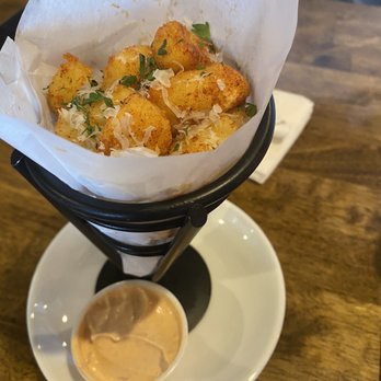 Oak Trail Taphouse - Amazing cheese curds - New American Near Me - Mundelein, Illinois