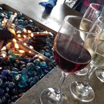 Rose Cove Cafe - Drinks and fireplace! - Seafood Near Me - Ogunquit, Maine