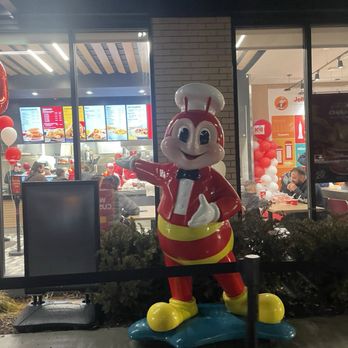 Jollibee - The actually JolliBEE! - Chicken Shop Near Me - Sterling Heights, Michigan