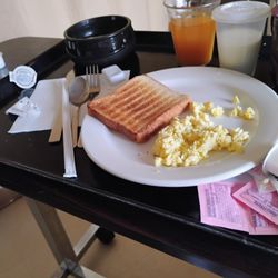 PowerBack Rehabilitation - A scoop of cold eggs and cold piece of toast . So after telling the dietician I still was served this food .