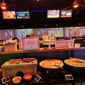 Photo of Bowlero North Scottsdale - Phoenix, AZ, United States. Beautiful food display setting