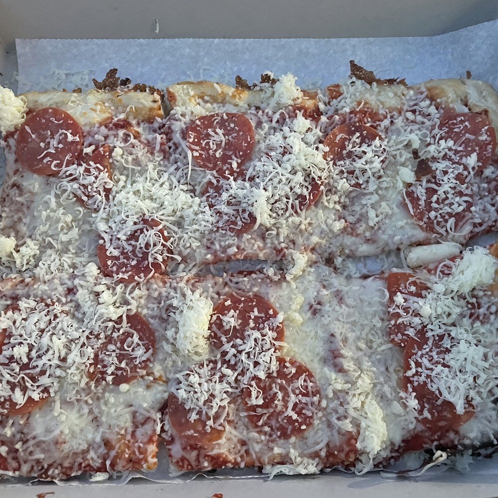 Carlinis Pizza Shop - 6 slices with pepperoni - Pizza Near Me - Shadyside, Ohio