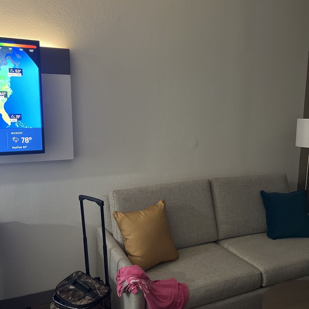 Comfort Suites South - Couch facing a wall instead of the tv? - Hotels Near Me - Fort Wayne, Indiana Comfort Suites South - Couch facing a wall instead of the tv? - Hotels Near Me - Fort Wayne, Indiana