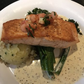 Hollywood & Vine - Seared Fresh Salmon with Grain Mustard-Beurre Blanc* - American Near Me - Lake Buena Vista, Florida