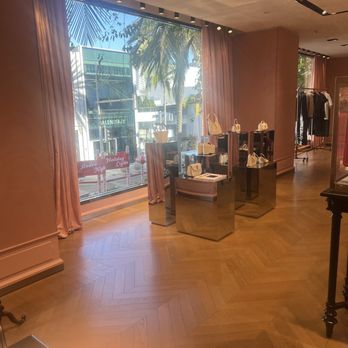 Gucci Beverly Hills Flagship - Leather Goods Near Me - Beverly Hills, California Gucci Beverly Hills Flagship - Leather Goods Near Me - Beverly Hills, California
